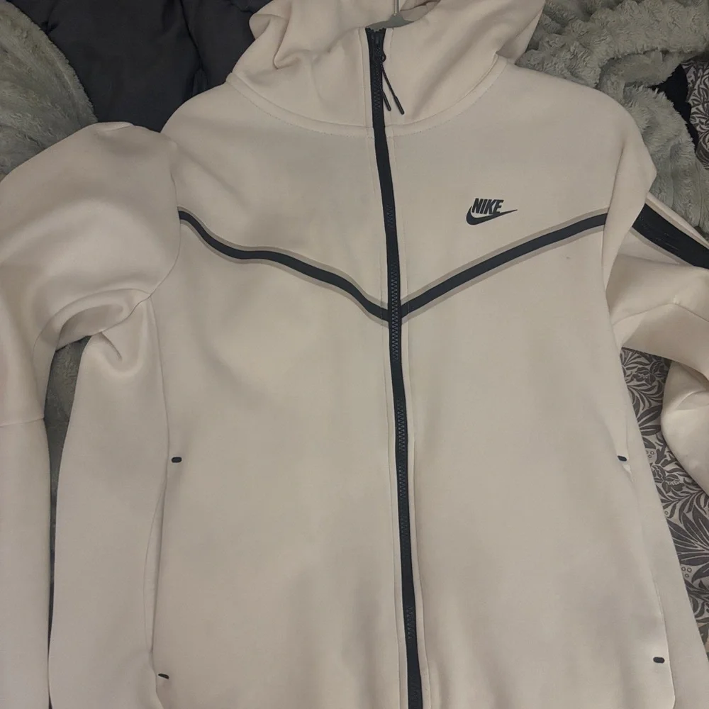 Nike Women's Cream Full-Zip Hoodie with Black Trim